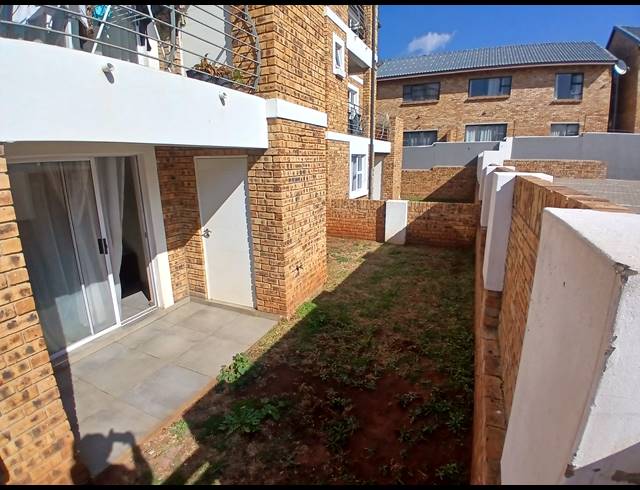 2 BEDROOM TOWNHOUSE FOR SALE IN ALBEMARLE
